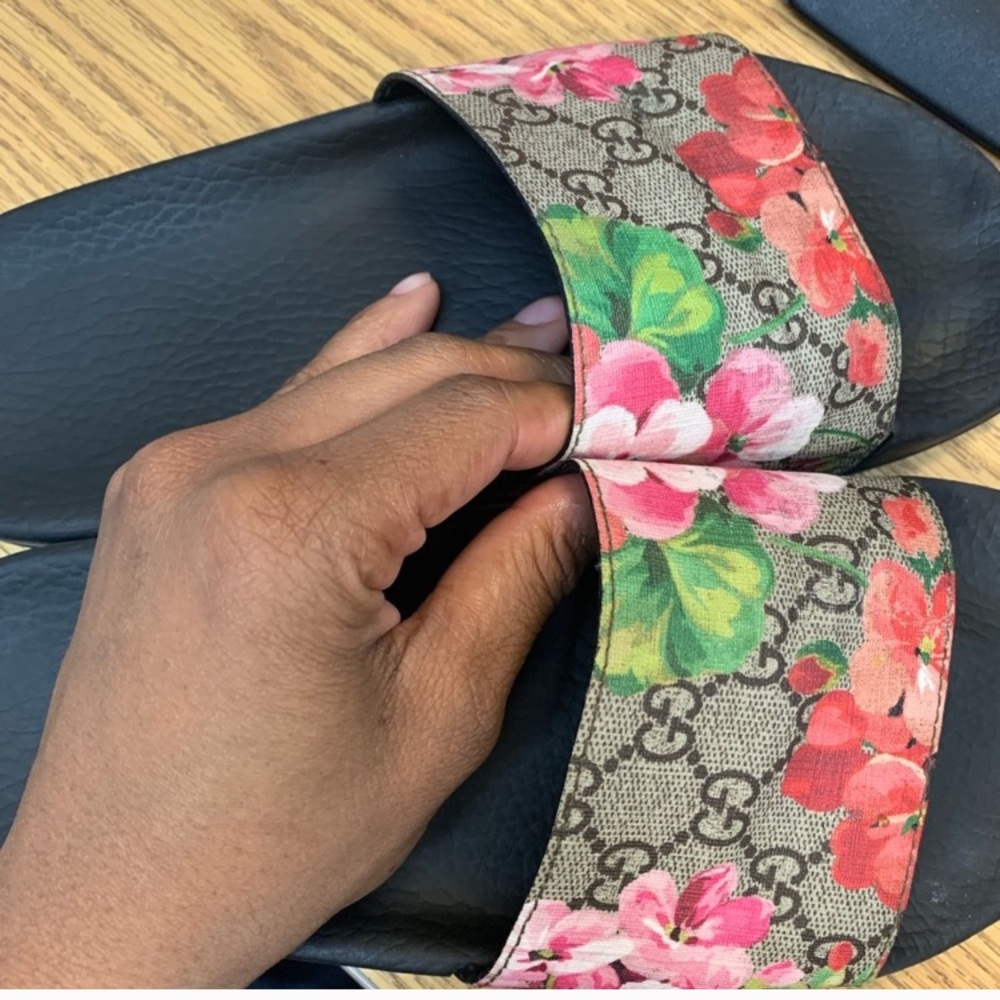 Used gucci sandals.